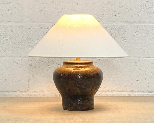 Antieke bruine potlamp